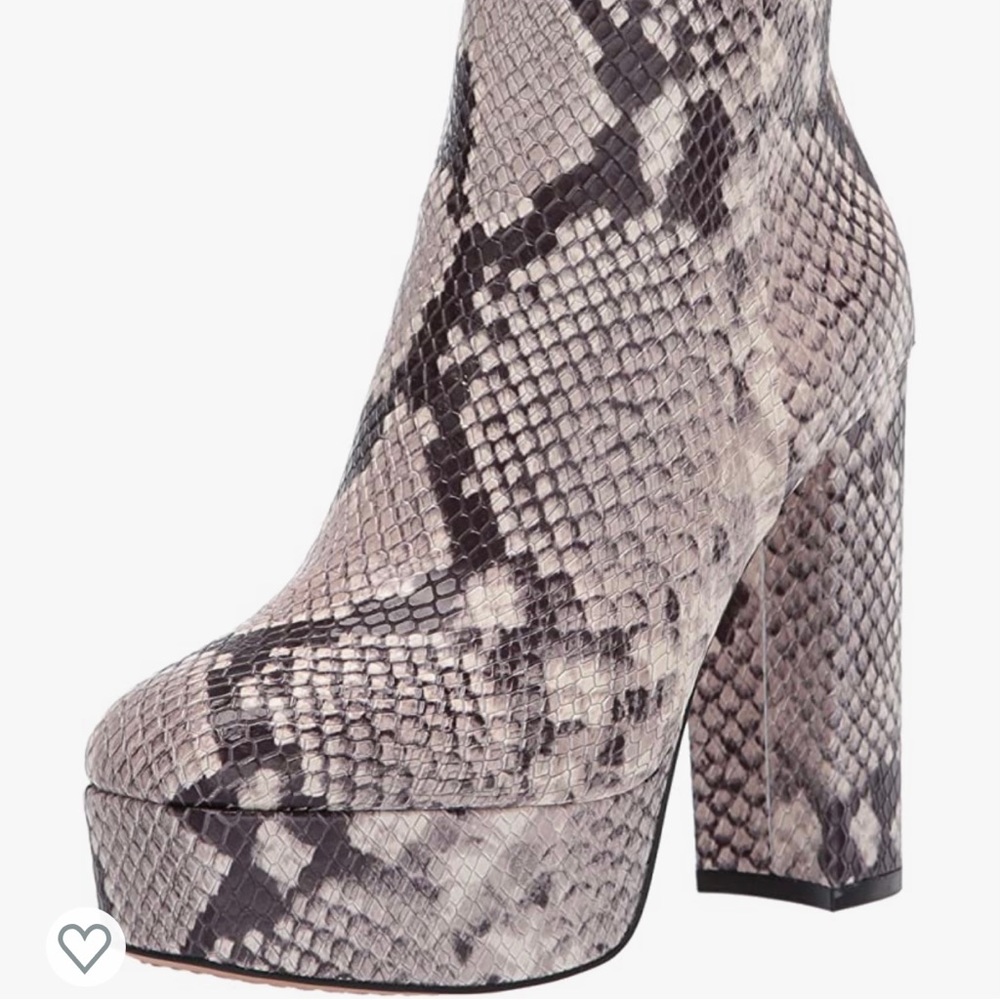 Vince Camuto Leslieon boots 5,5